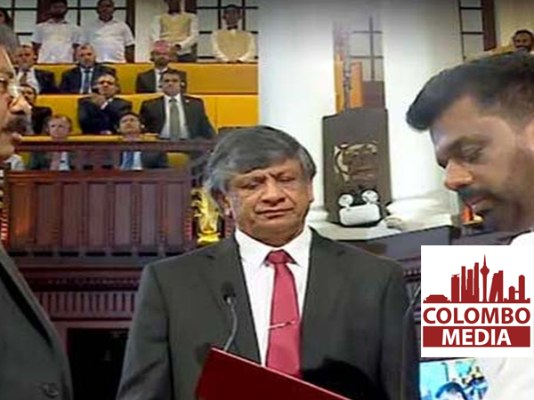 මෙරට නව වැනි විධායක ජනපති ලෙස අනුර දිවුරුම් දෙයි