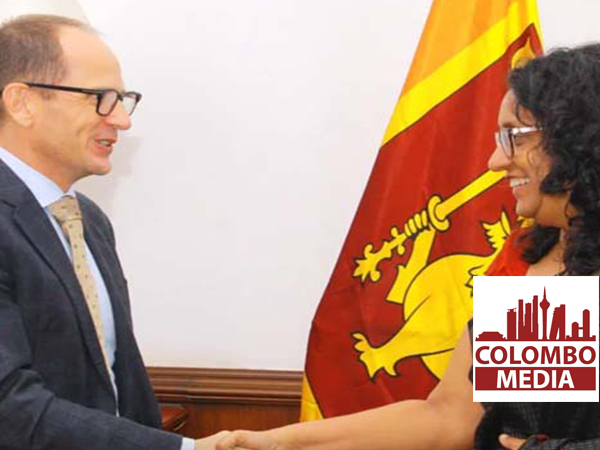 කැනේඩියානු මහකොමසාරිස් හා අගමැතිනිය අතර හමුවක්