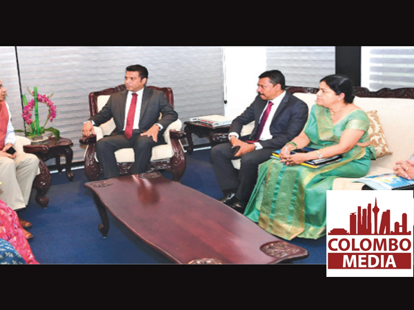ඉන්දීය මහ කොම­සා­රිස් සහ ඇමැති නලින්ද අතර හමු­වක්