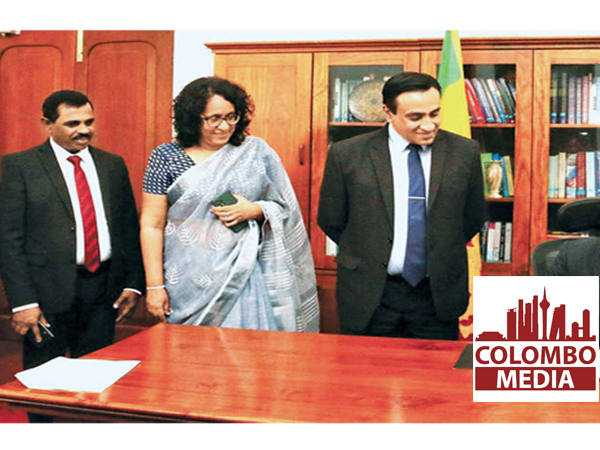 අධ්යාපන හා උසස් අධ්යාපන නියෝජ්ය ඇමැති මධුර සෙනෙවිරත්න වැඩ භාර ගනිමින්