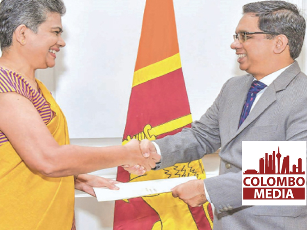 නව අමා­ත්‍යාංශ දෙක­කට ලේක­ම්වරු දෙදෙ­නෙක් ජන­පති ලේකම් අතින් පත්වීම් ලබති
