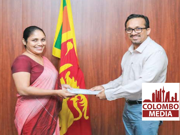 සුජීවා සේනානායක ලක්සලේ සභාපති ධුරයට