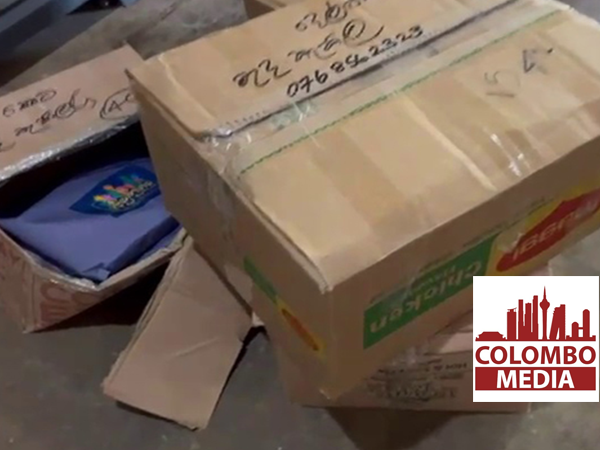 සර්ව­ජන බලය පක්ෂයේ අපේ­ක්ෂ­ක­යකු නිහඬ කාලයේ බෙදන්න ගෙනා පොත් තොග­යක් ගලහ පොලි­සිය සොයා ගෙන