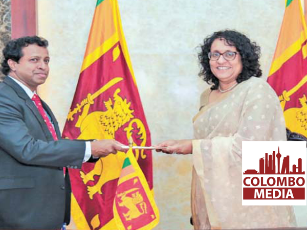 අගමැතිනි හරිනි රාජකාරි අරඹමින්