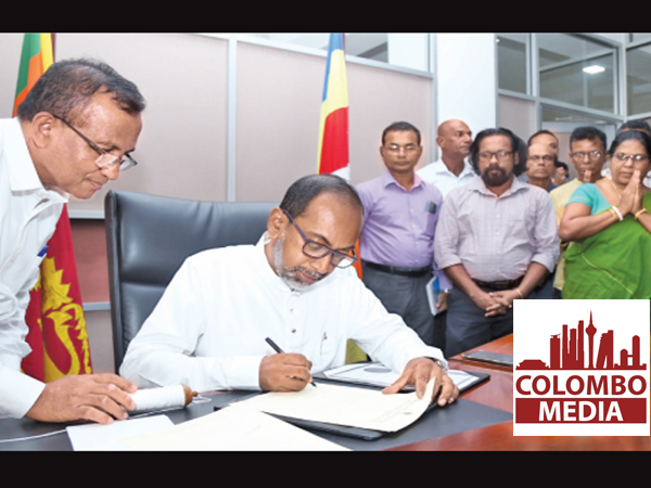 ශ්රී ලාංකිකයන්ගේ බිඳවැටුණු ජීවිත ගොඩගන්න අපට එකතු වෙලා පුළුවන්-බුද්ධ ශාසන, ආගමික හා සංස්කෘතික කටයුතු ඇමැති මහාචාර්ය හිනිදුම සුනිල් සෙනෙවි