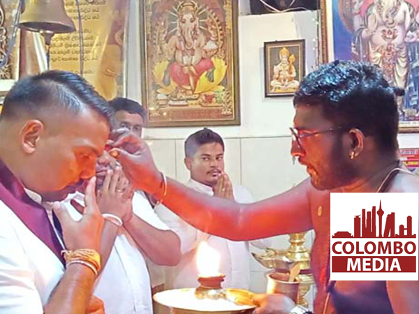 නාමල් හදිසියේම කතරගම යයි – පළතුරු පූජාවක් ද තබයි