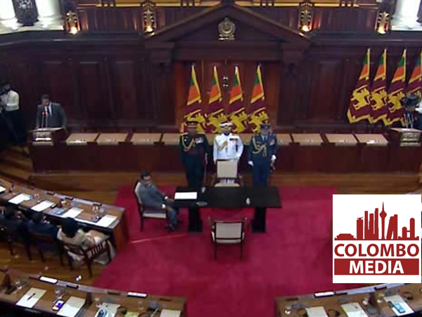 විශේෂ පාර්ලි­මේන්තු රැස්වී­මක් අද