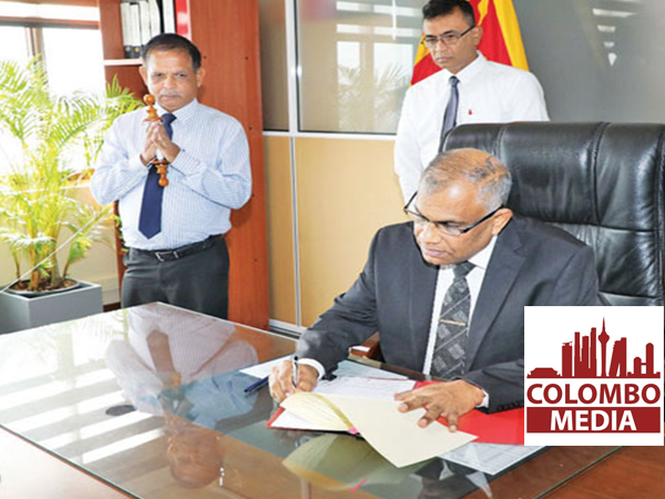 නාගරික සංවර්ධන-නිවාස හා ඉදිකිරීම් අමාත්‍යාංශයේ නව ලේකම් වැඩ භාර ගනී