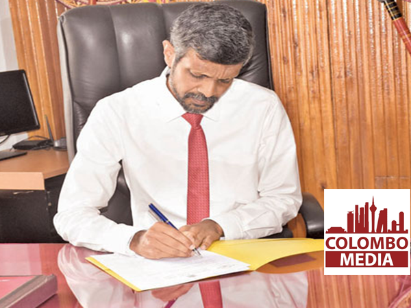 ඉන්දික උඩවත්ත මහනුවර දිස්ත්‍රික් ලේකම් ධුරයේ වැඩ භාර ගනී