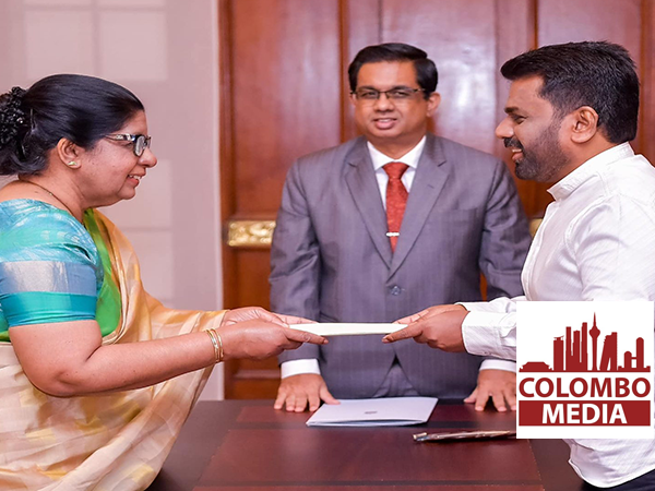 මුර්දු ප්‍රනාන්දු අගවිනිසුරු ධුරයේ දිවුරුම් දෙයි