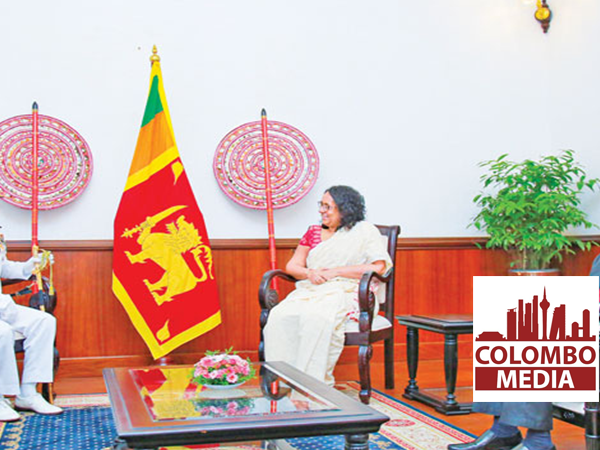 යුද-නාවික හමුදාපතිවරු අගමැතිනිය හමුවෙති
